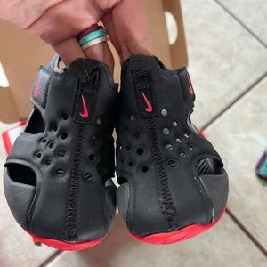 Girls Nike sunray size 6